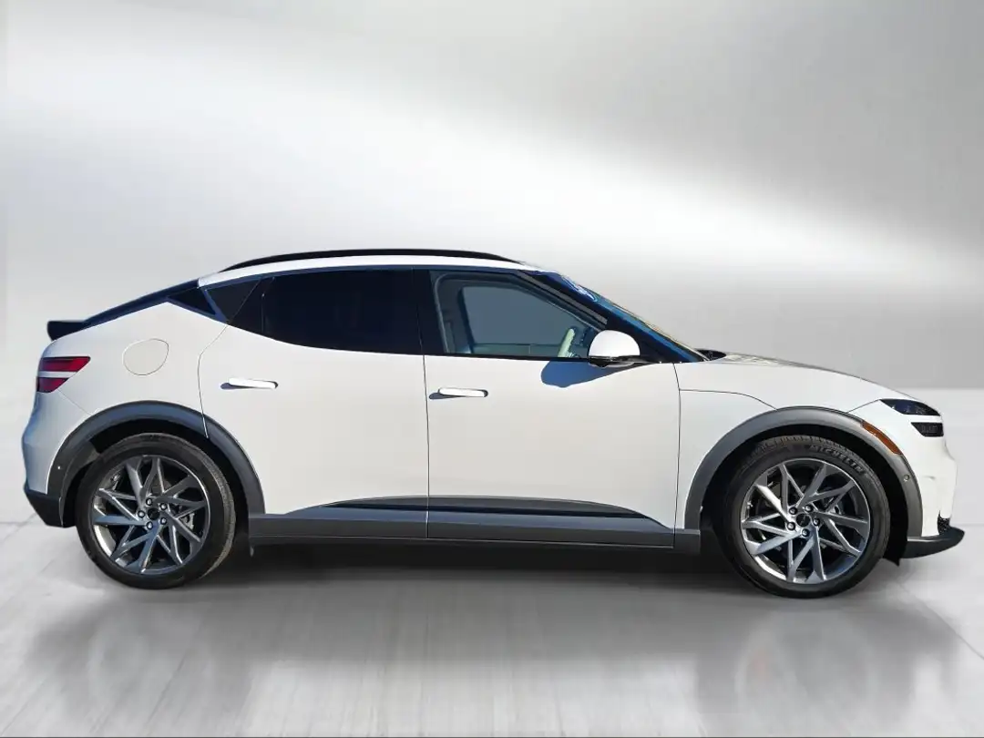2023 Genesis Gv60 Advanced - Image 2