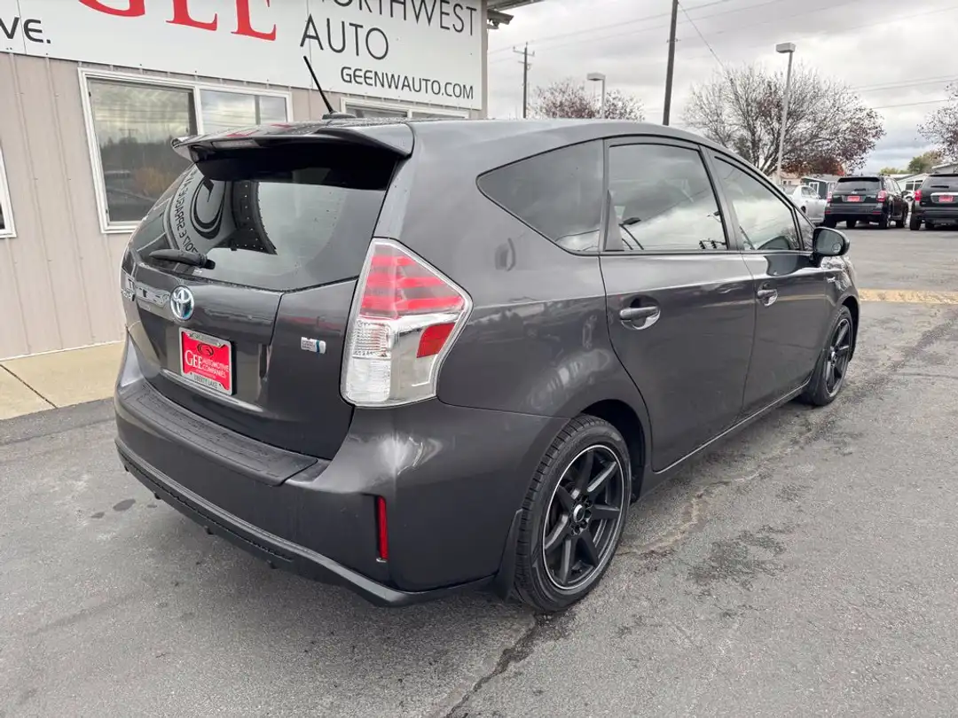 2017 Toyota Prius V Five - Image 3