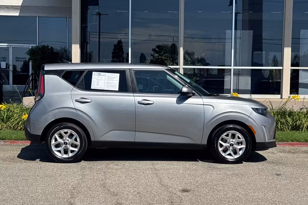 2024 Kia Soul LX - Image 3