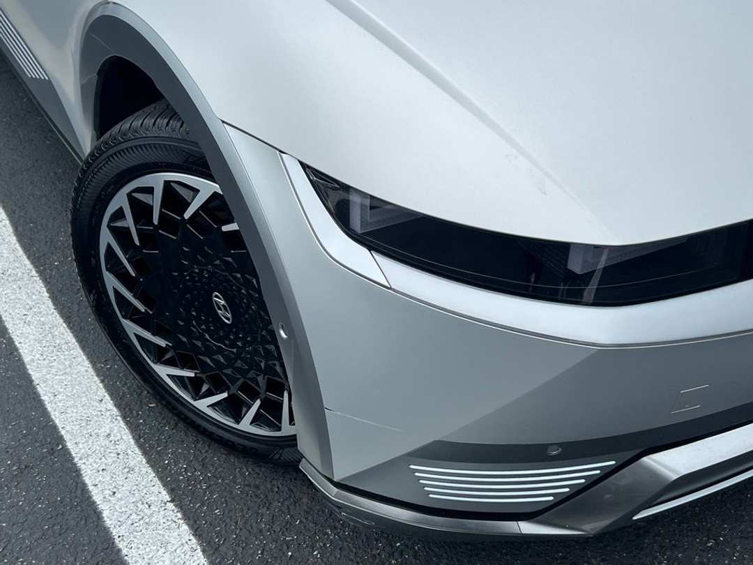 2023 Hyundai Ioniq 5 Limited - Image 2
