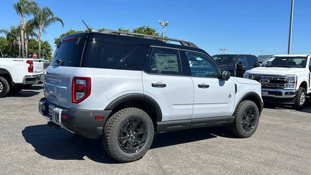 2026 Ford Bronco Sport Outer Banks - Image 3