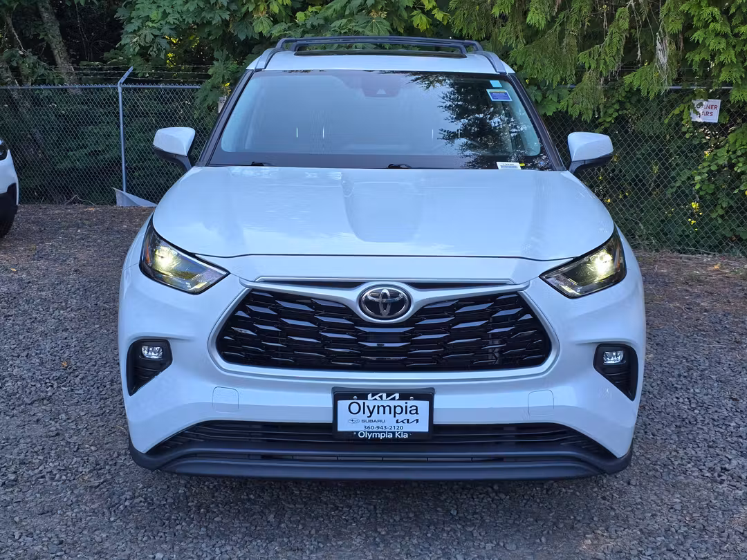 2022 Toyota Highlander XLE - Image 2
