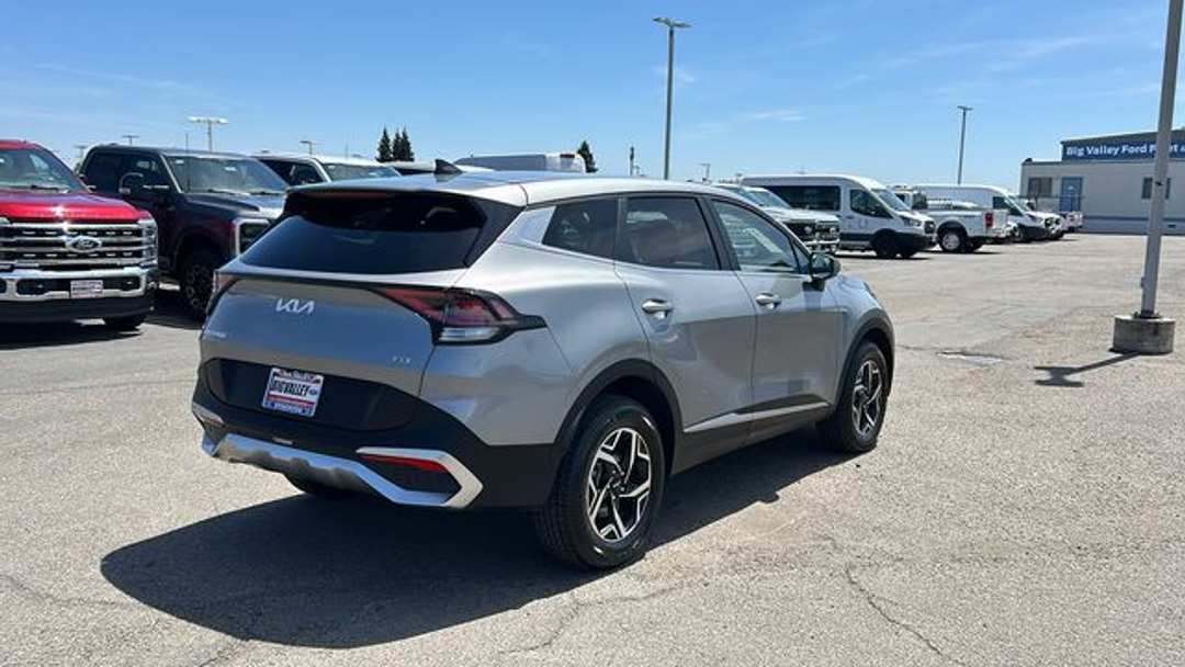 2023 Kia Sportage LX - Image 3