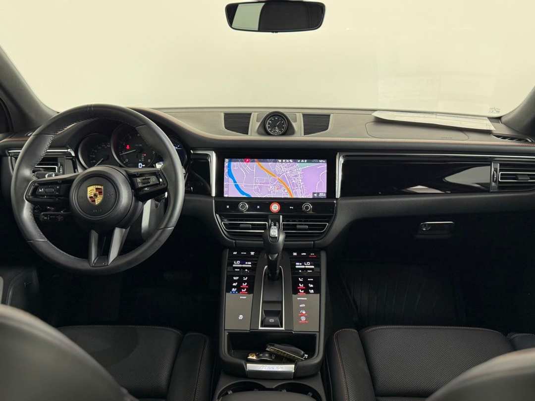 2025 Porsche Macan T - Photo 21