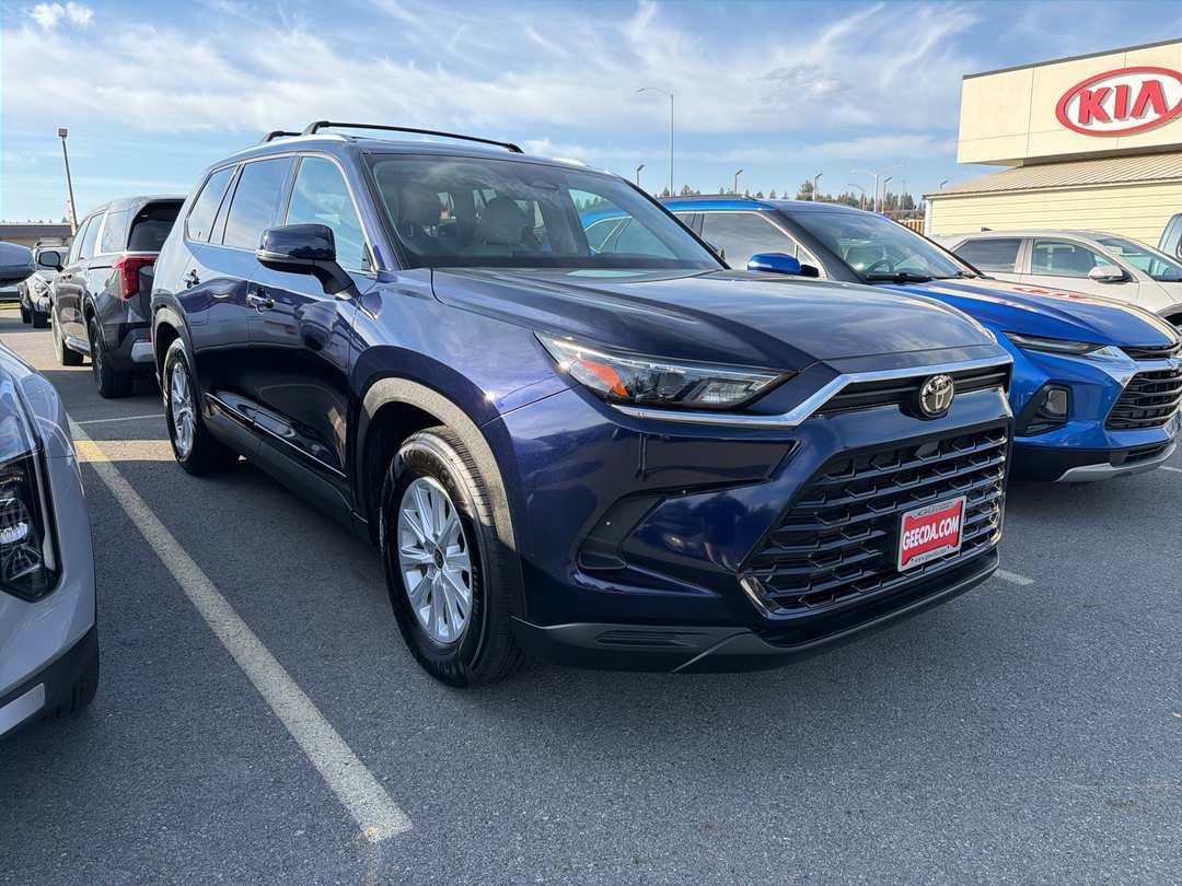 2025 Toyota Grand Highlander XLE - Image 3