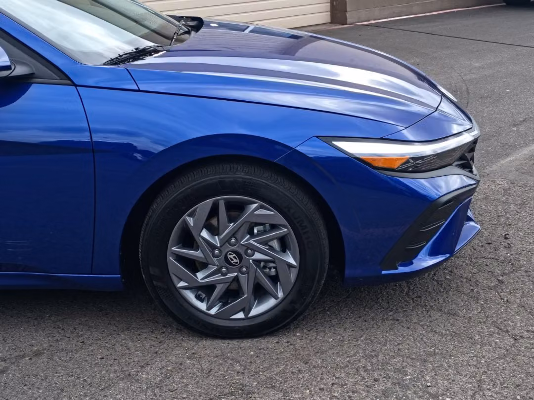 2026 Hyundai Elantra Hybrid Blue - Image 2