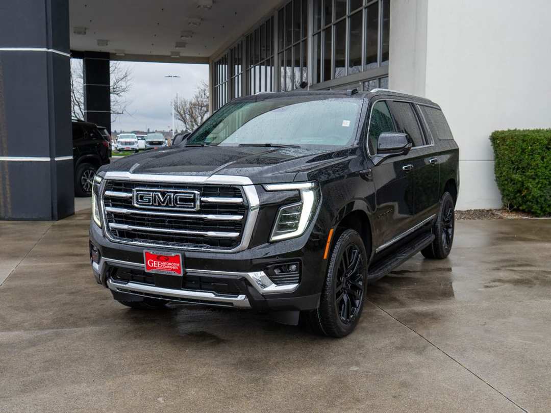 2026 GMC Yukon Xl Elevation - Image 3