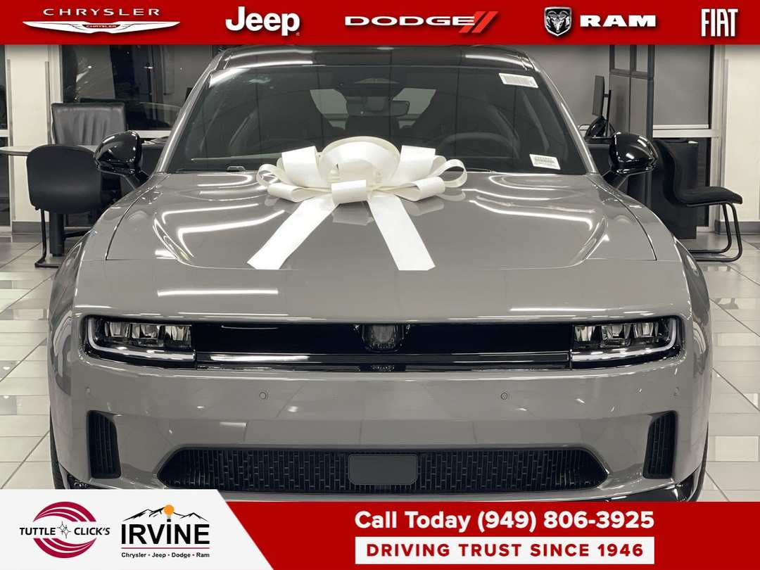 2026 Dodge Charger Daytona Scat Pack - Image 2