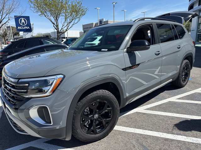 2024 Volkswagen Atlas 2.0T Peak Edition SE w/Technology