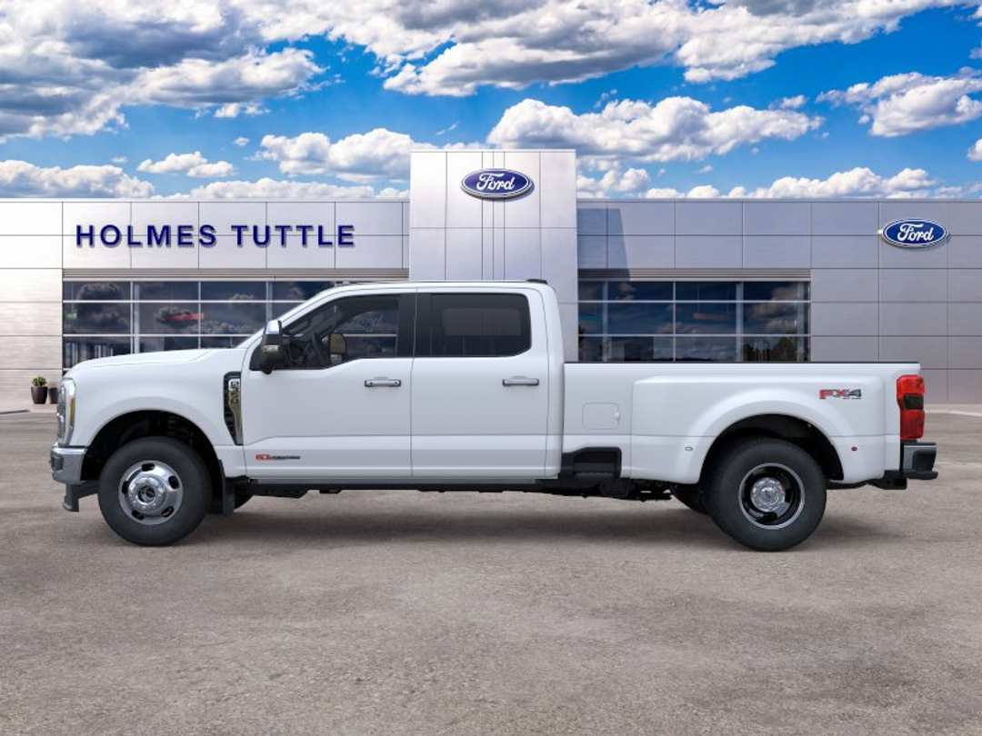 2026 Ford Super Duty F-350 Drw LARIAT - Image 3
