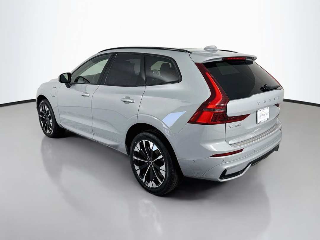 2026 Volvo Xc60 Plug-In Hybrid T8 Plus - Image 3