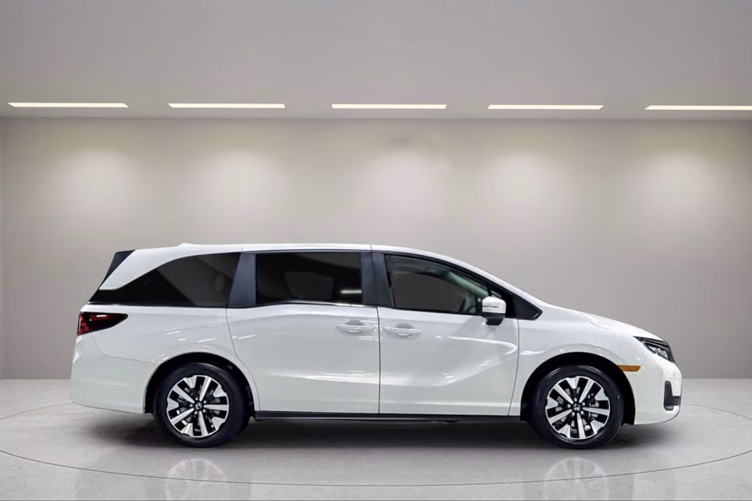 2027 Honda Odyssey EXL - Image 3