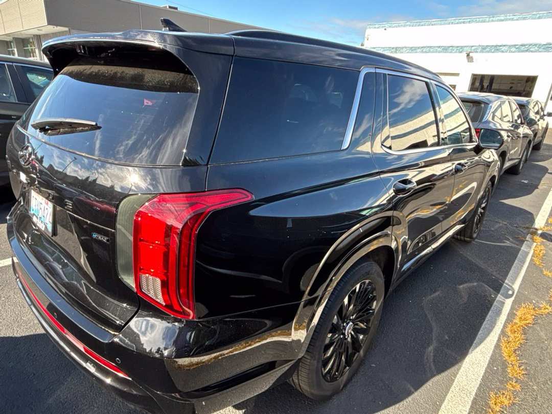 2025 Hyundai Palisade Calligraphy Night Edition - Image 3
