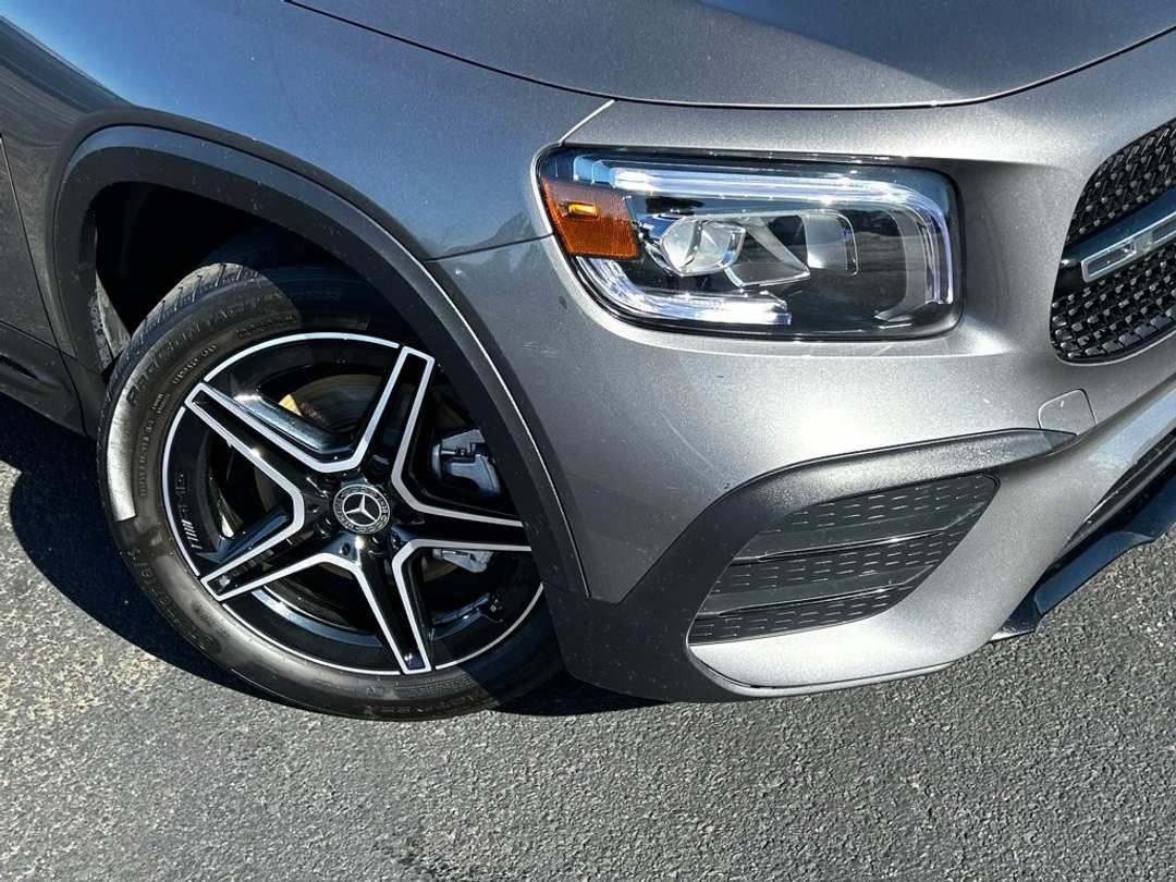 2023 Mercedes-Benz GLB GLB 250 - Image 2
