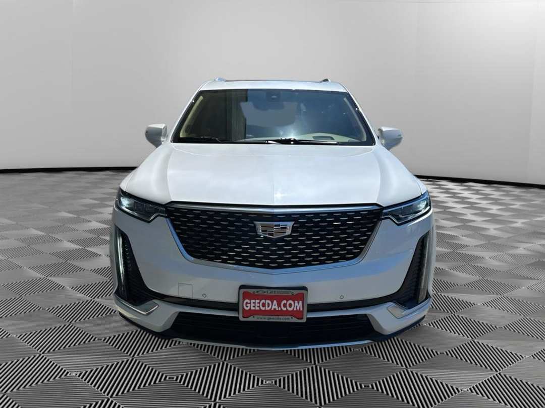 2022 Cadillac Xt6 Premium Luxury - Image 2