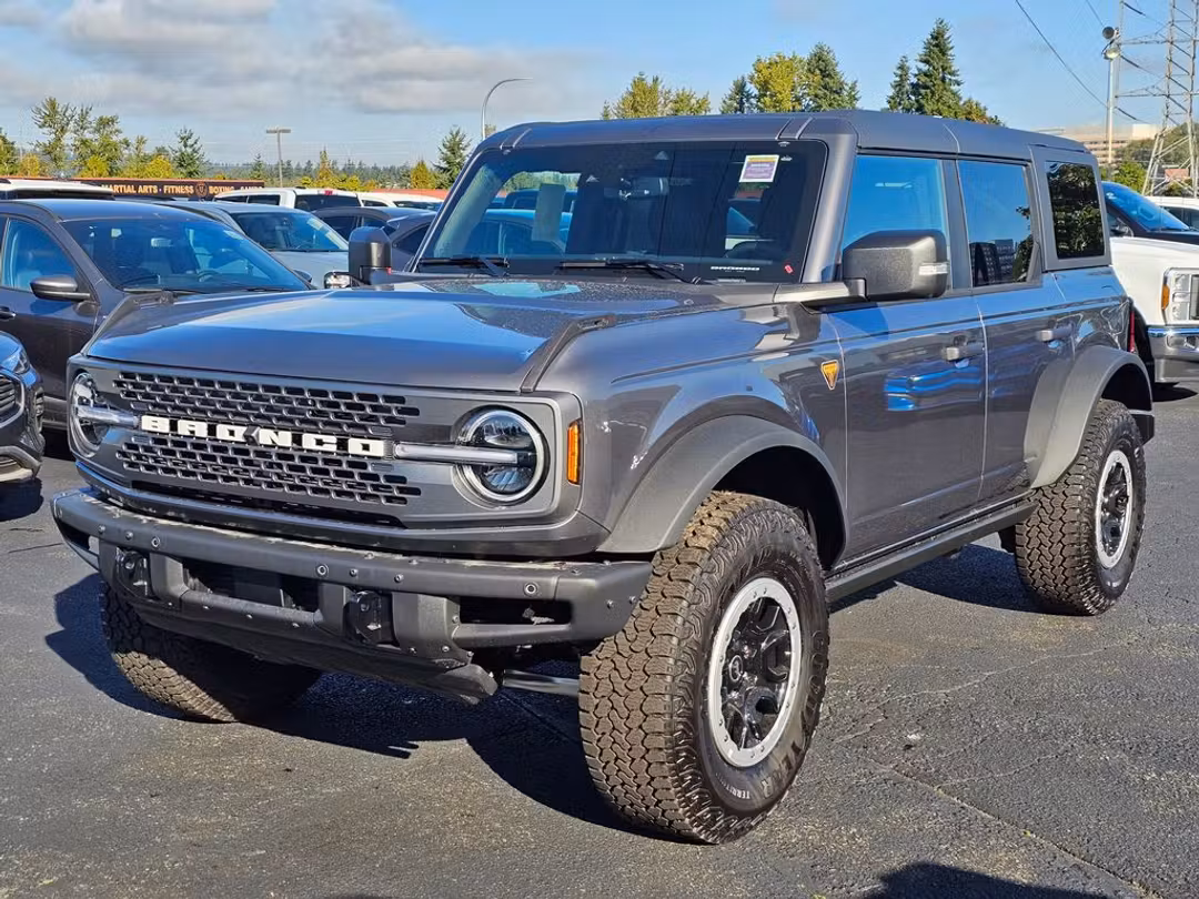 2025 Ford Bronco Badlands - Image 3