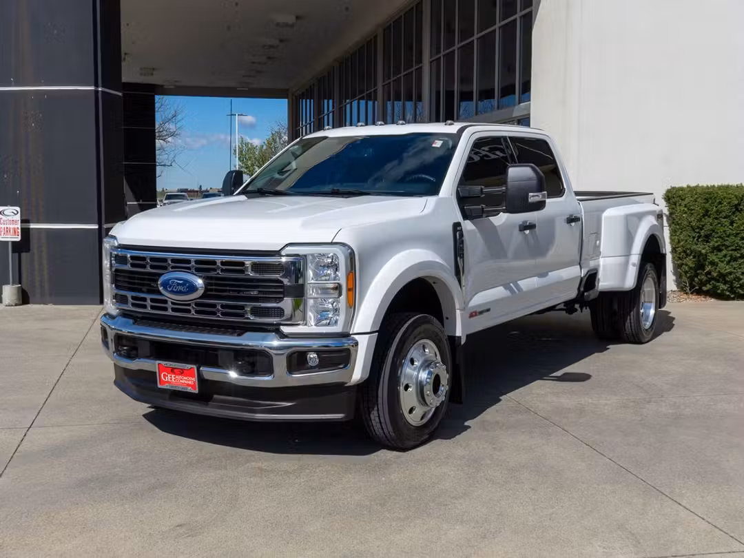 2023 Ford F-450Sd XLT - Image 3