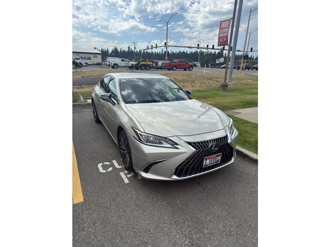 2023 Lexus Es 250 Premium - Image 2