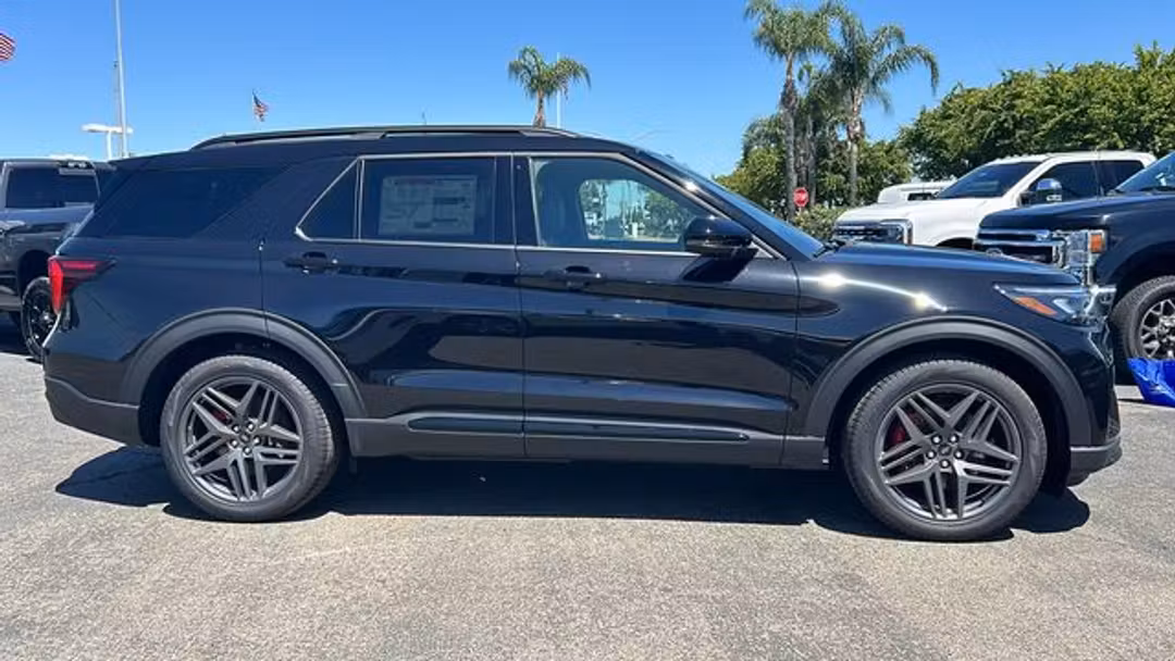 2026 Ford Explorer ST - Image 2