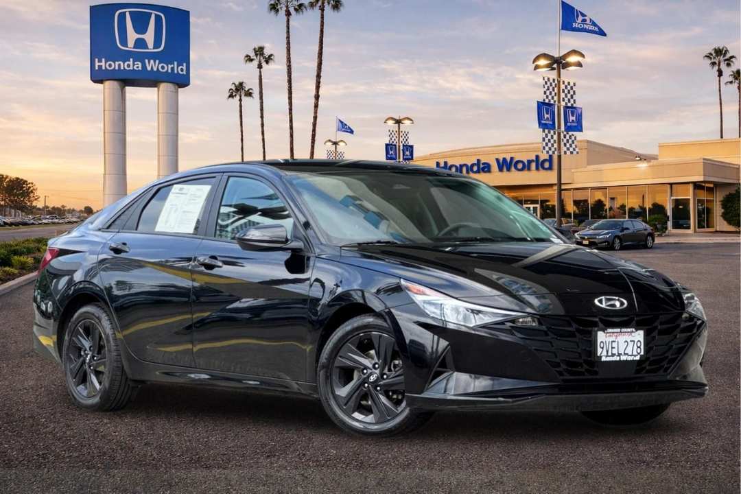 2021 Hyundai Elantra SEL - Image 2