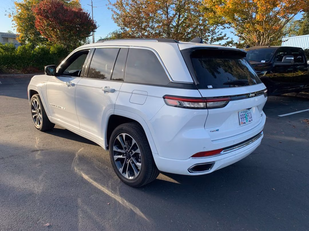 2022 Jeep Grand Cherokee Overland 4xe - Image 2