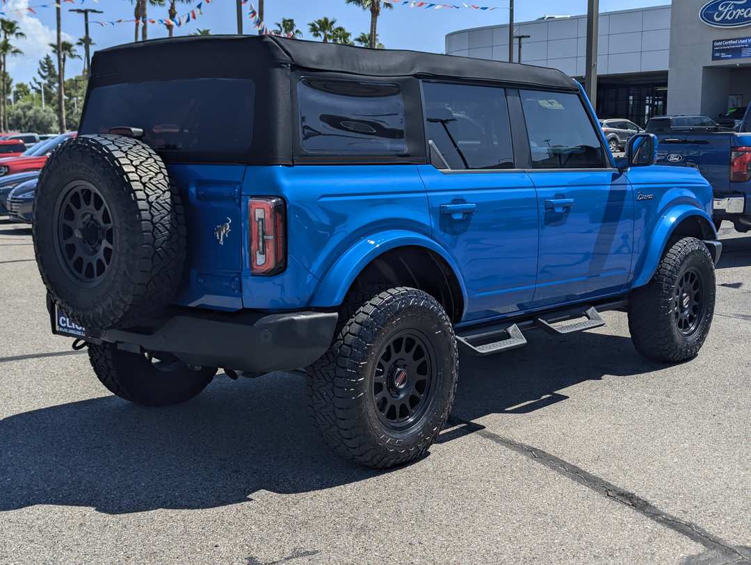 2024 Ford Bronco Outer Banks - Image 2