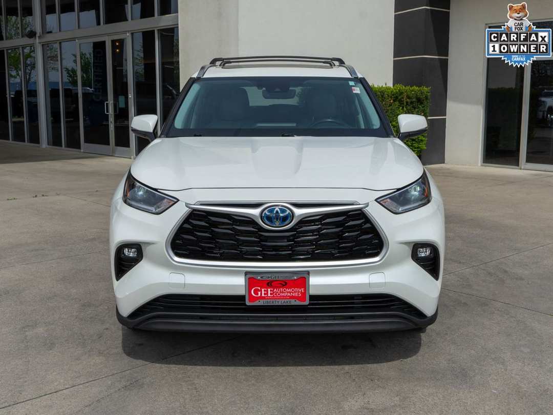 2021 Toyota Highlander Hybrid XLE - Image 2