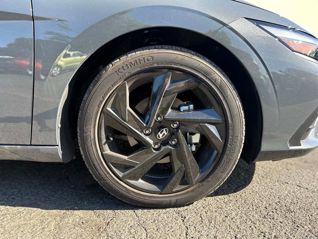 2026 Hyundai Elantra SEL Sport - Image 2
