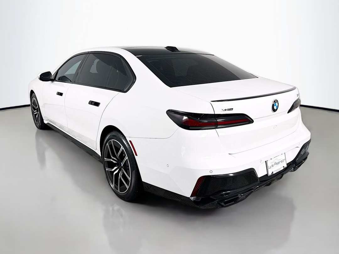 2024 BMW 7 Series 760i xDrive - Image 3