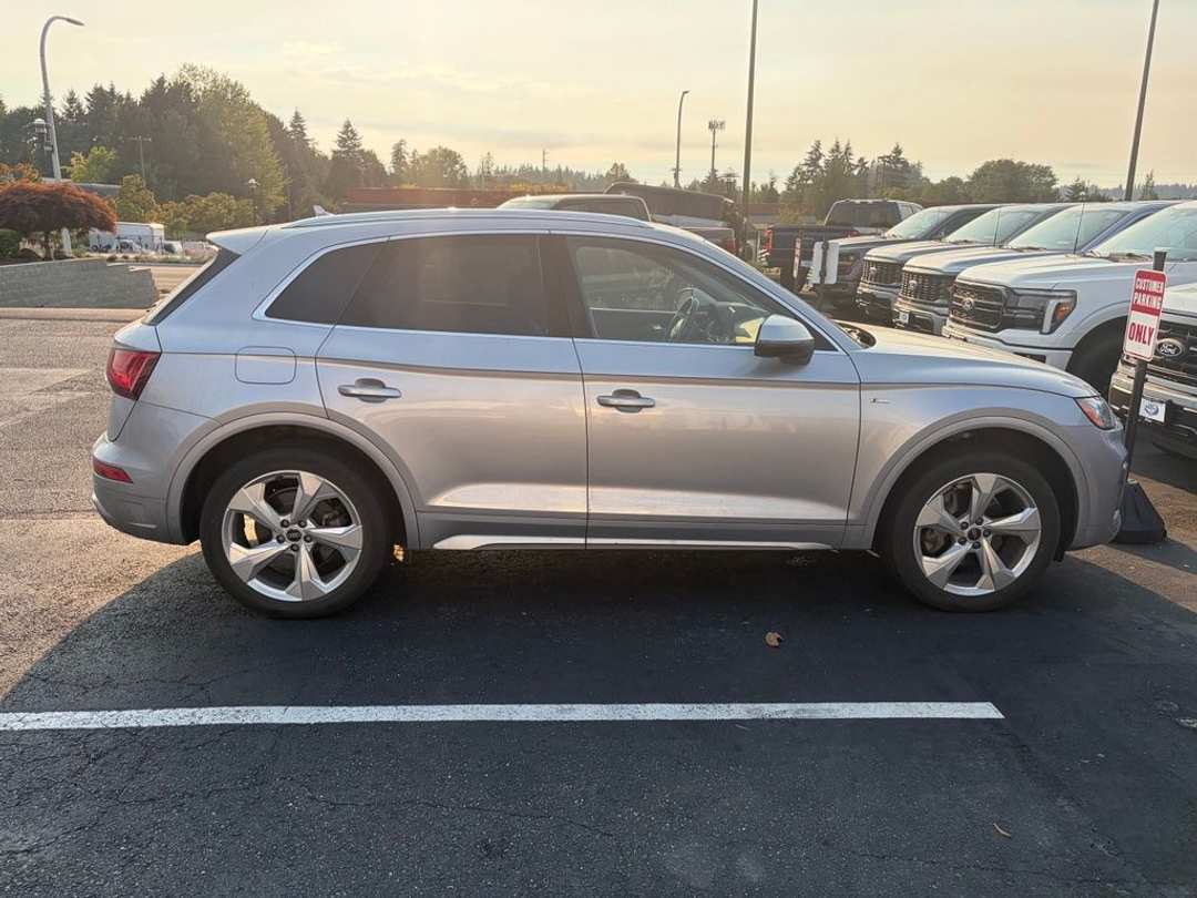 2022 Audi Q5 45 S line Premium - Image 3