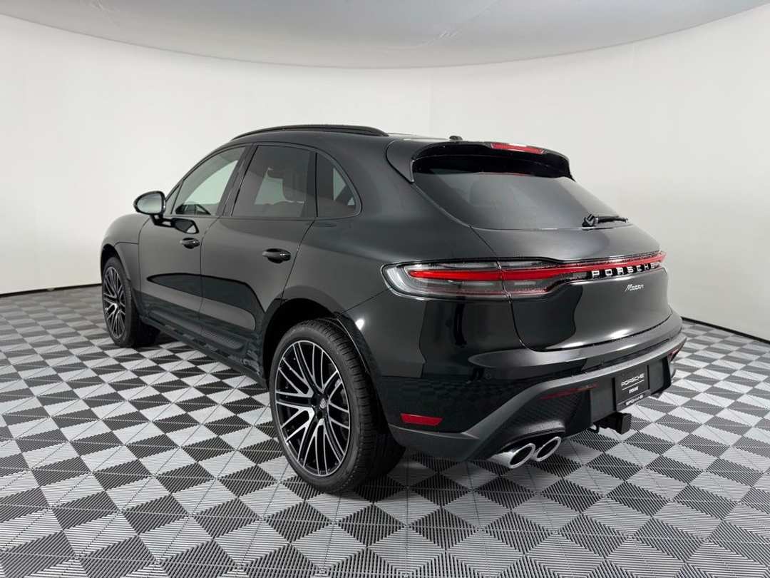 2026 Porsche Macan - Image 3