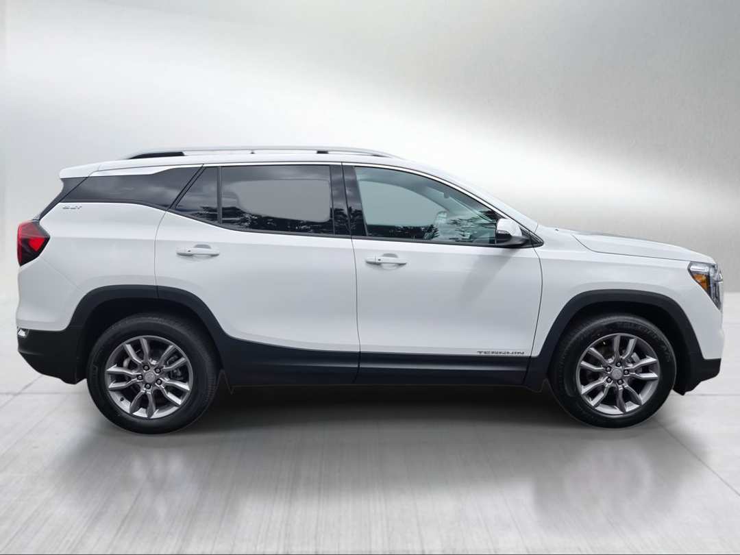 2024 GMC Terrain SLT - Image 2