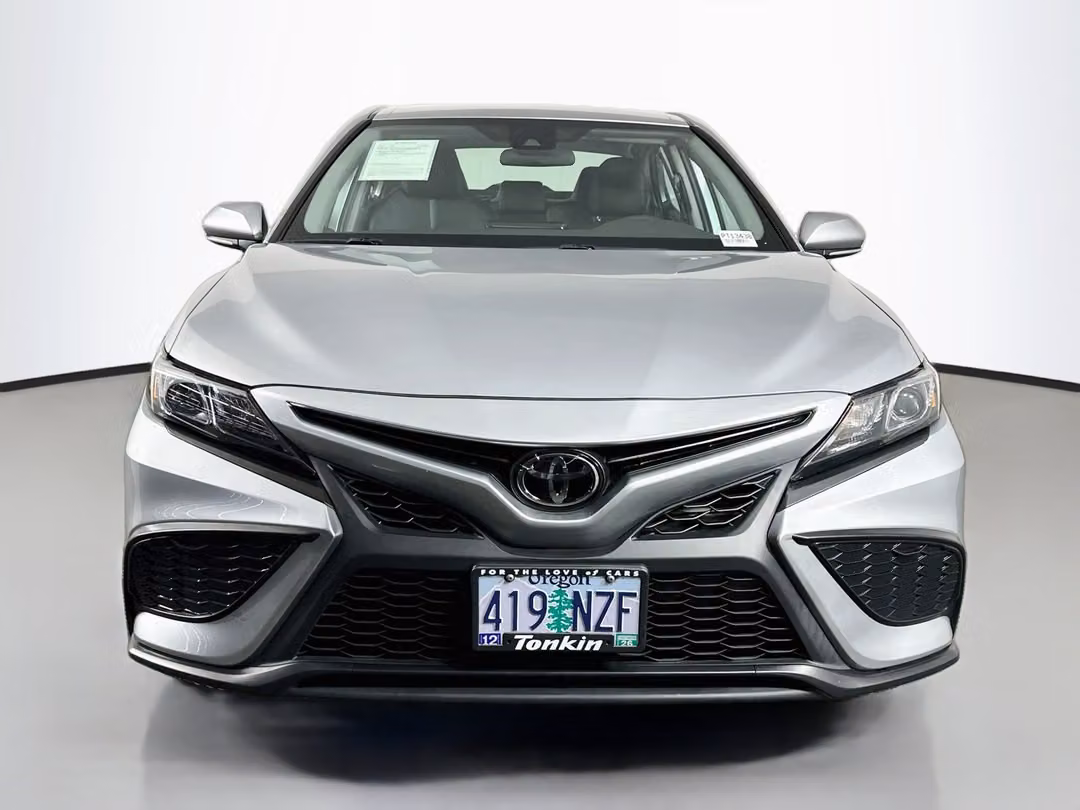 2023 Toyota Camry SE - Image 2