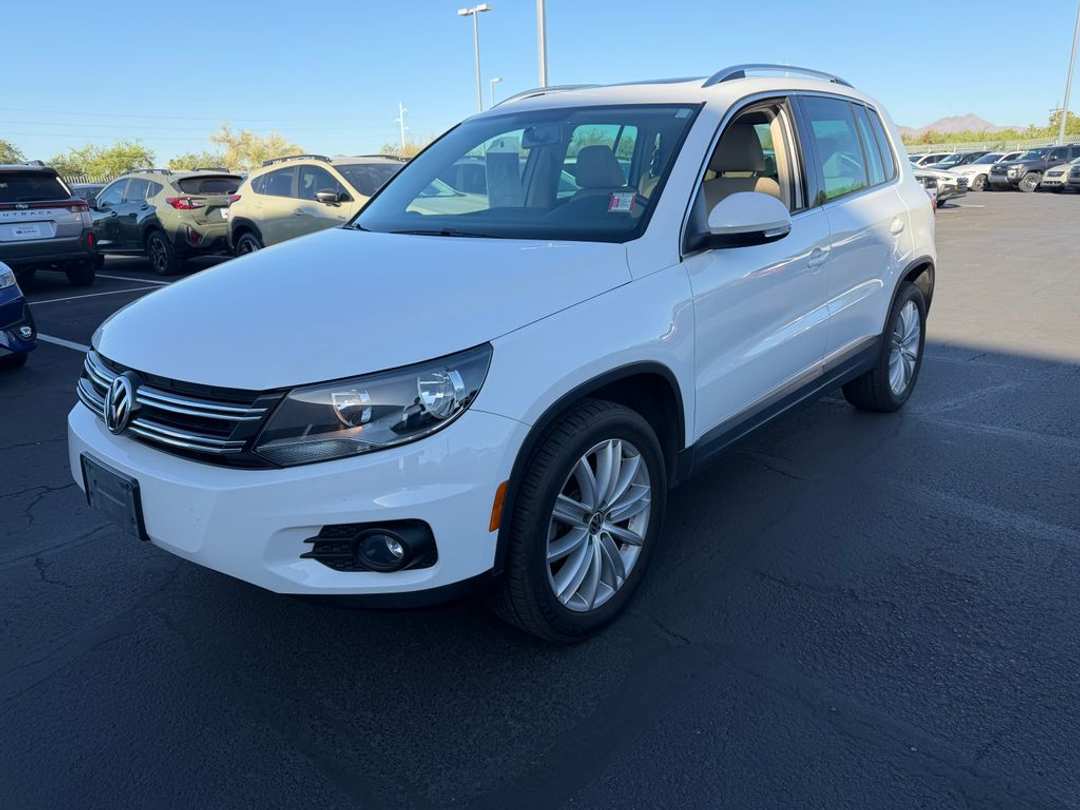 2012 Volkswagen Tiguan SE - Image 3
