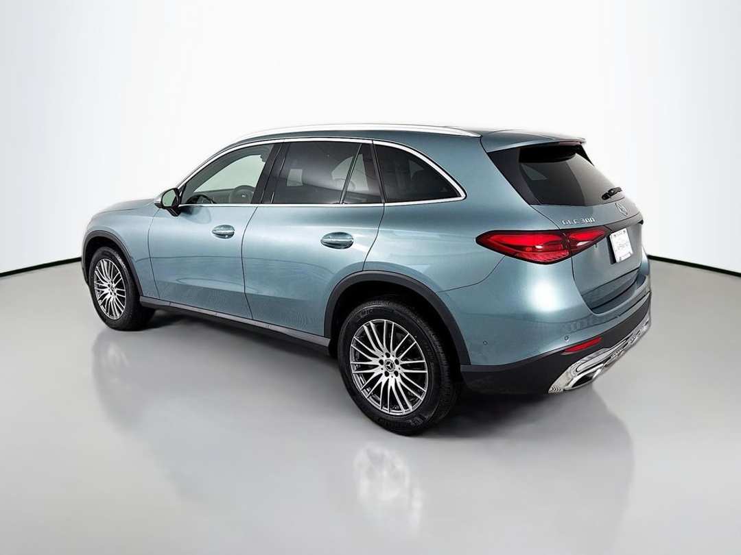 2026 Mercedes-Benz GLC GLC 300 - Image 3