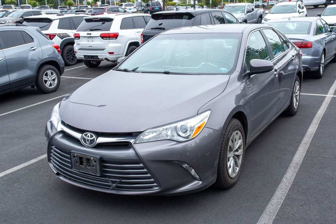 2015 Toyota Camry LE - Image 3