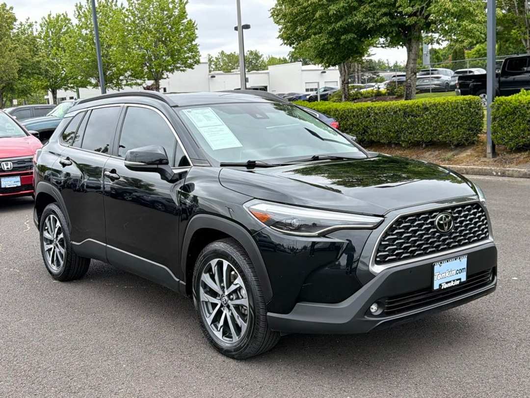 2022 Toyota Corolla Cross XLE - Image 2