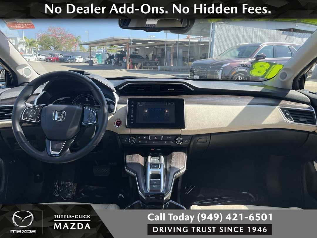 2018 Honda Clarity Plug-In Hybrid Touring - Image 2