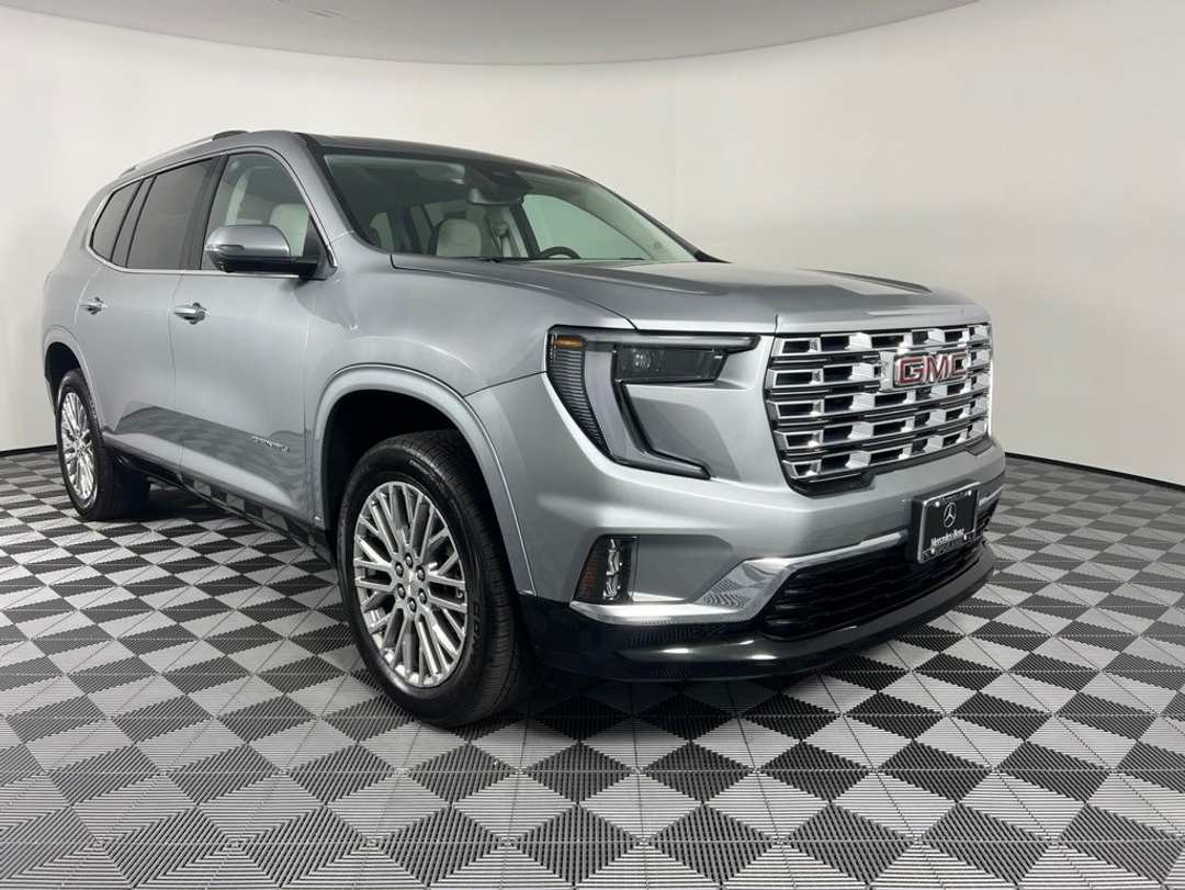 2024 GMC Acadia Denali - Image 2