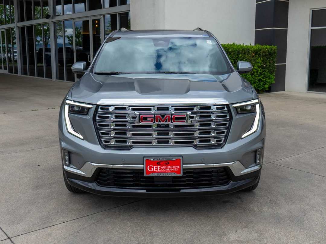 2026 GMC Acadia Denali - Image 2