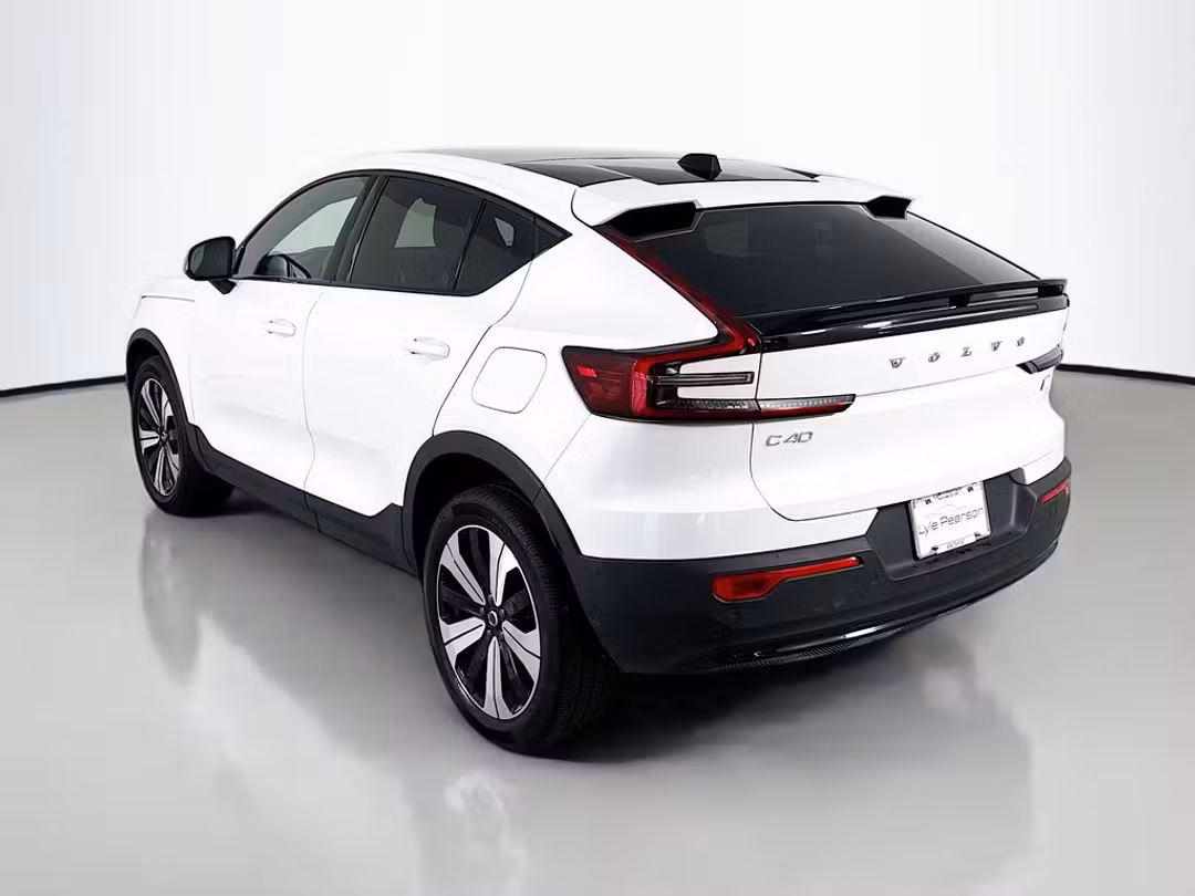 2023 Volvo C40 Recharge Pure Twin Plus - Image 3