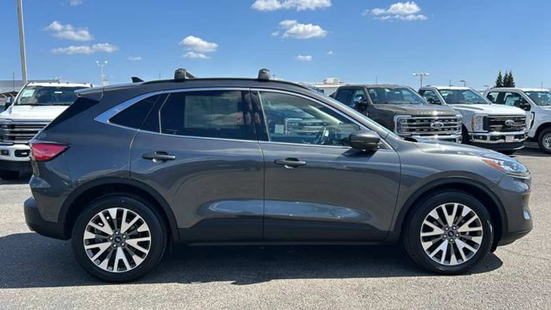 2020 Ford Escape Titanium - Image 2