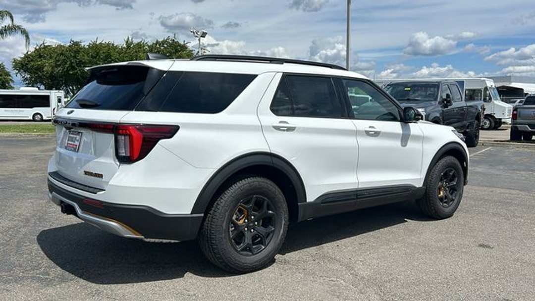 2026 Ford Explorer Tremor - Image 3