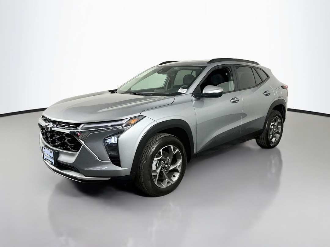 2025 Chevrolet Trax LT - Image 3
