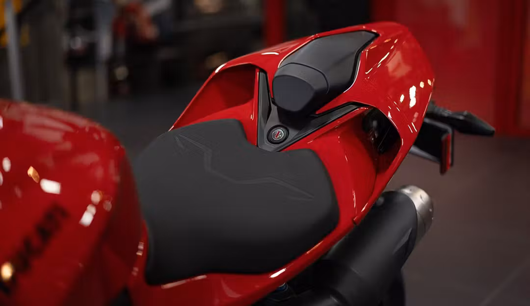 2026 Ducati Streetfighter V2 S - Image 3