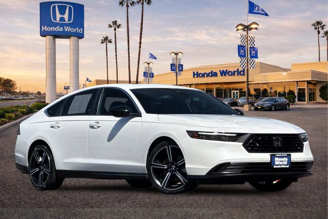 2023 Honda Accord Hybrid Sport - Image 2