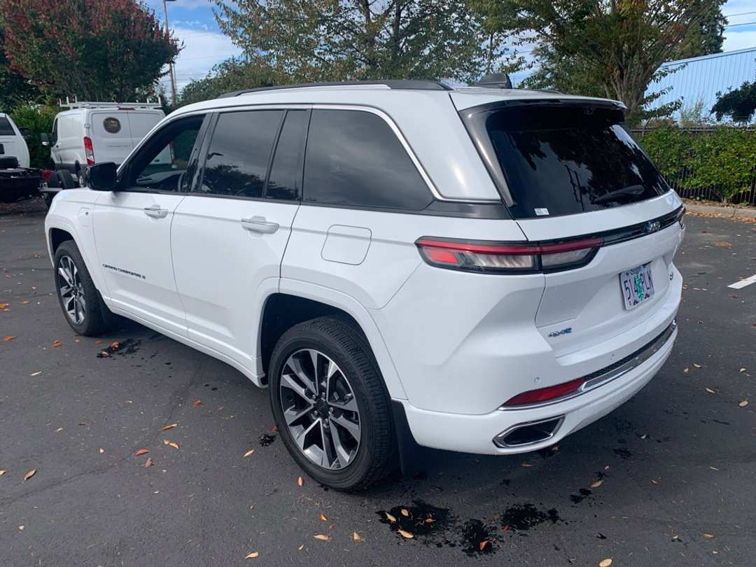 2023 Jeep Grand Cherokee Overland 4xe - Image 2