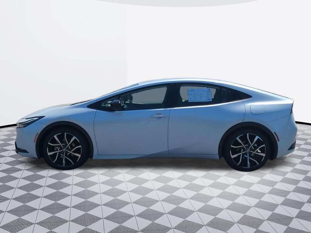 2024 Toyota Prius Prime XSE - Image 3