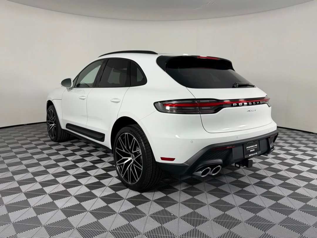 2026 Porsche Macan - Image 3