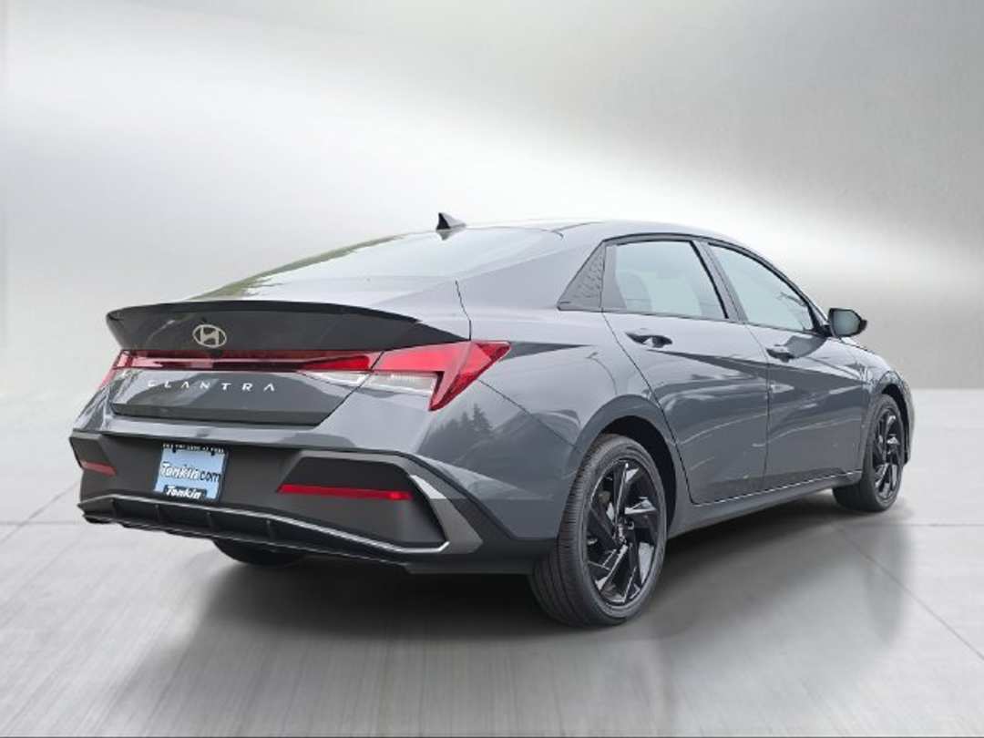 2026 Hyundai Elantra SEL Sport - Image 3